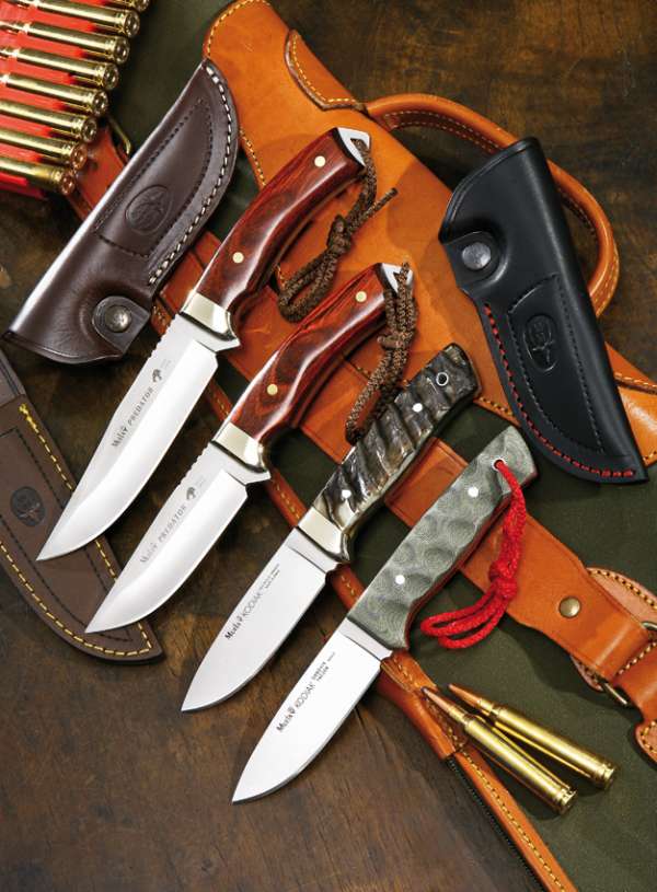 cuchillo ninja de madera aislado en Foto de stock 2207203143